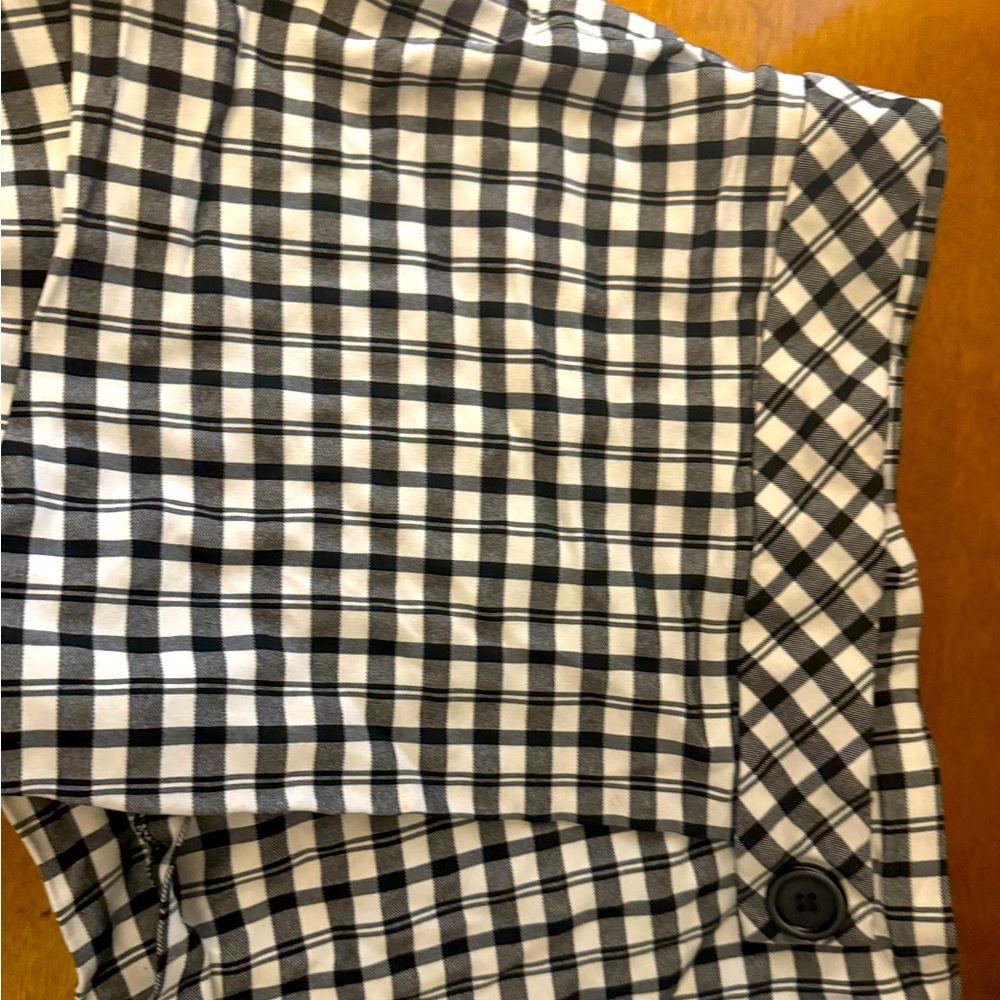 Plaided, black and white skirt/shorts
